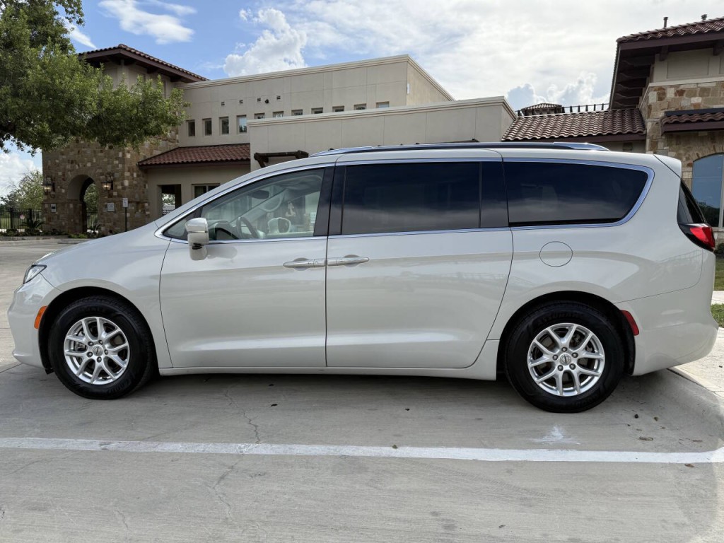 2021 Chrysler Pacifica Image 5