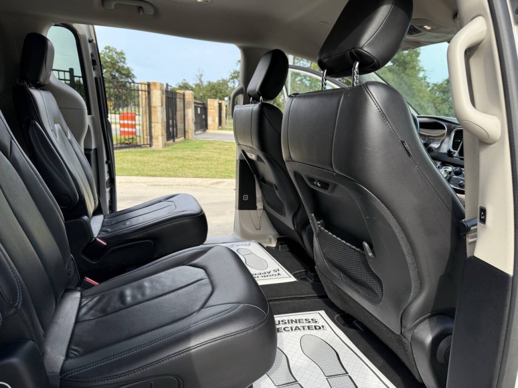 2021 Chrysler Pacifica Image 10