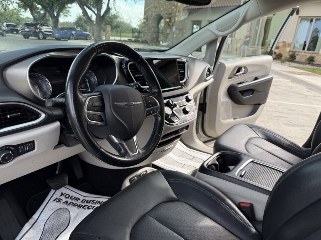 2021 Chrysler Pacifica Image 17