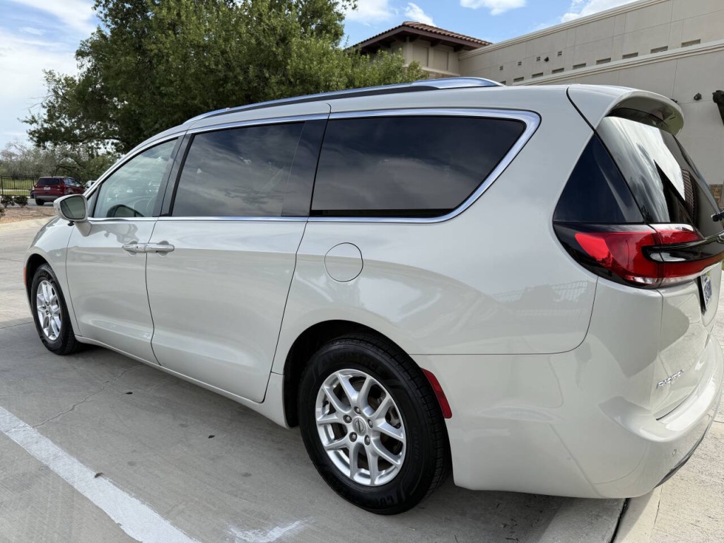 2021 Chrysler Pacifica Image 6