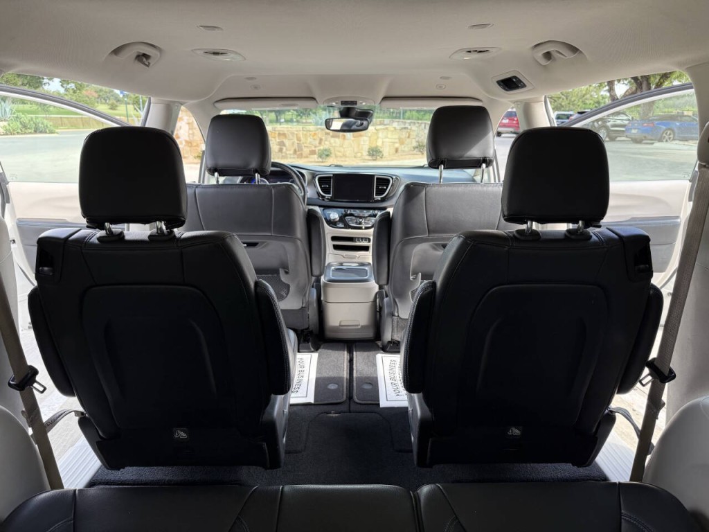 2021 Chrysler Pacifica Image 14