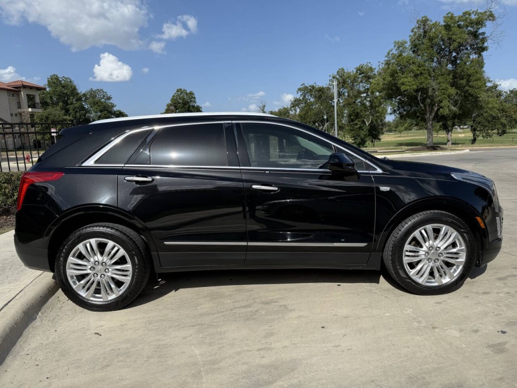 2017 Cadillac XT5 Image 2