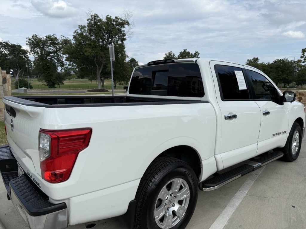 2019 Nissan Titan Image 5