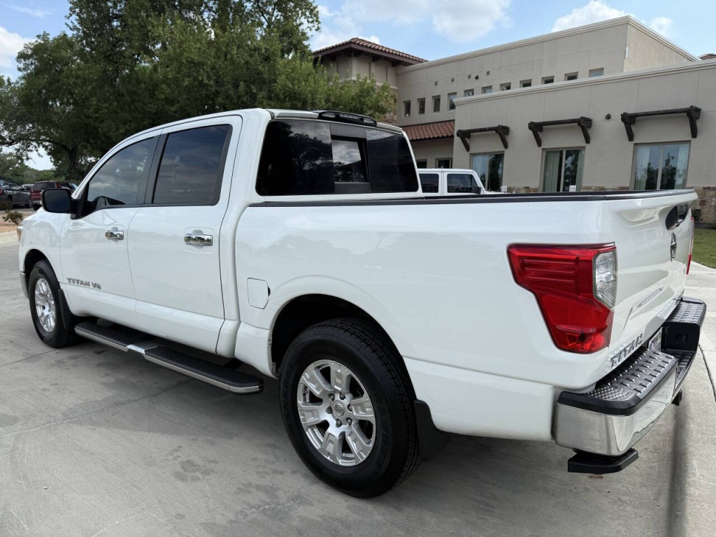 2019 Nissan Titan Image 6
