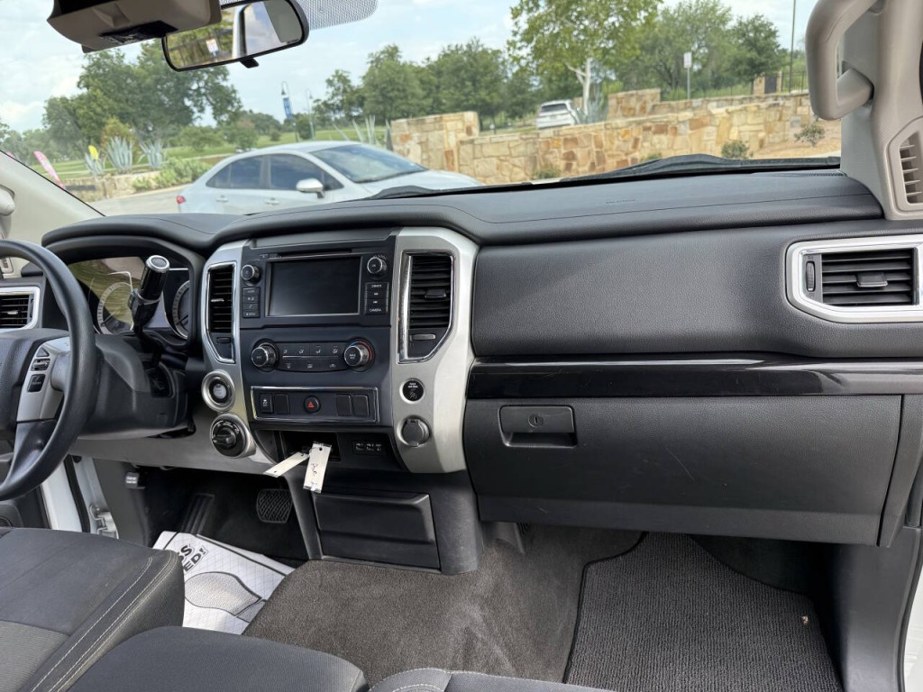 2019 Nissan Titan Image 11