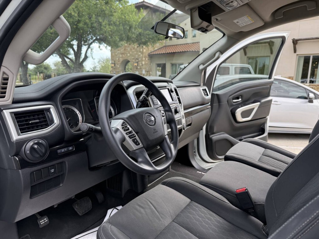 2019 Nissan Titan Image 15