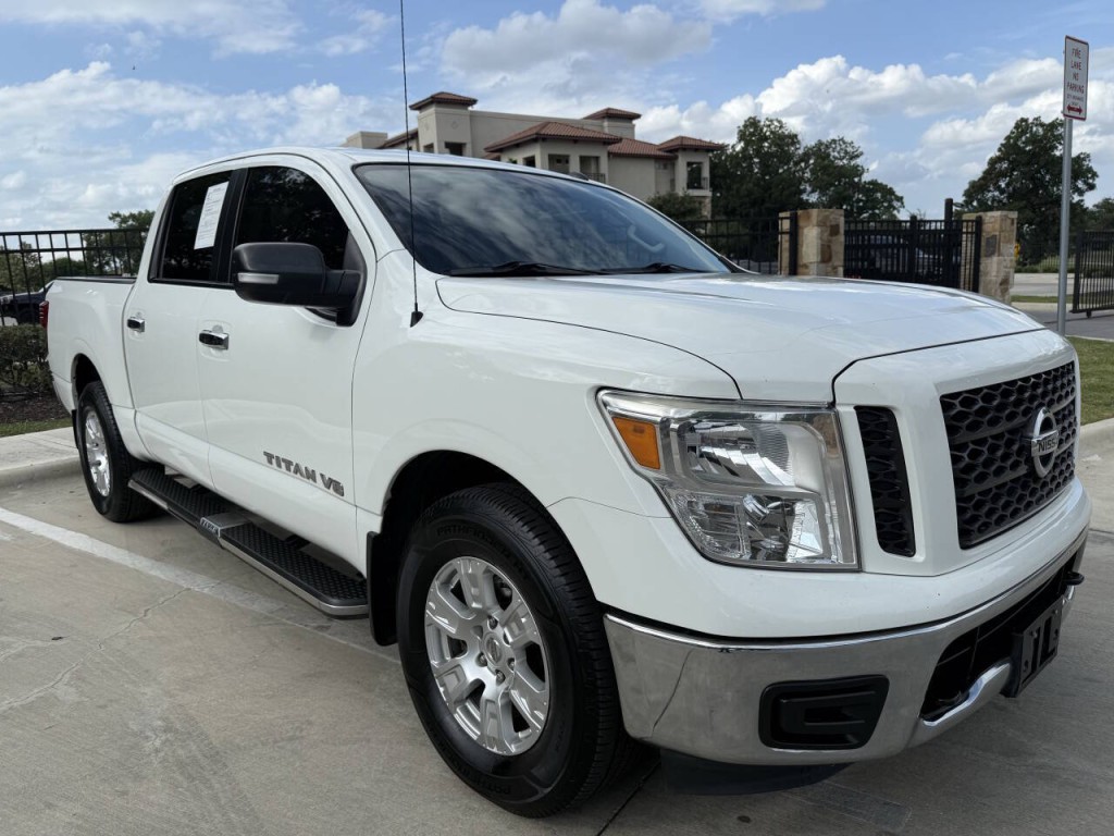 2019 Nissan Titan Image 1