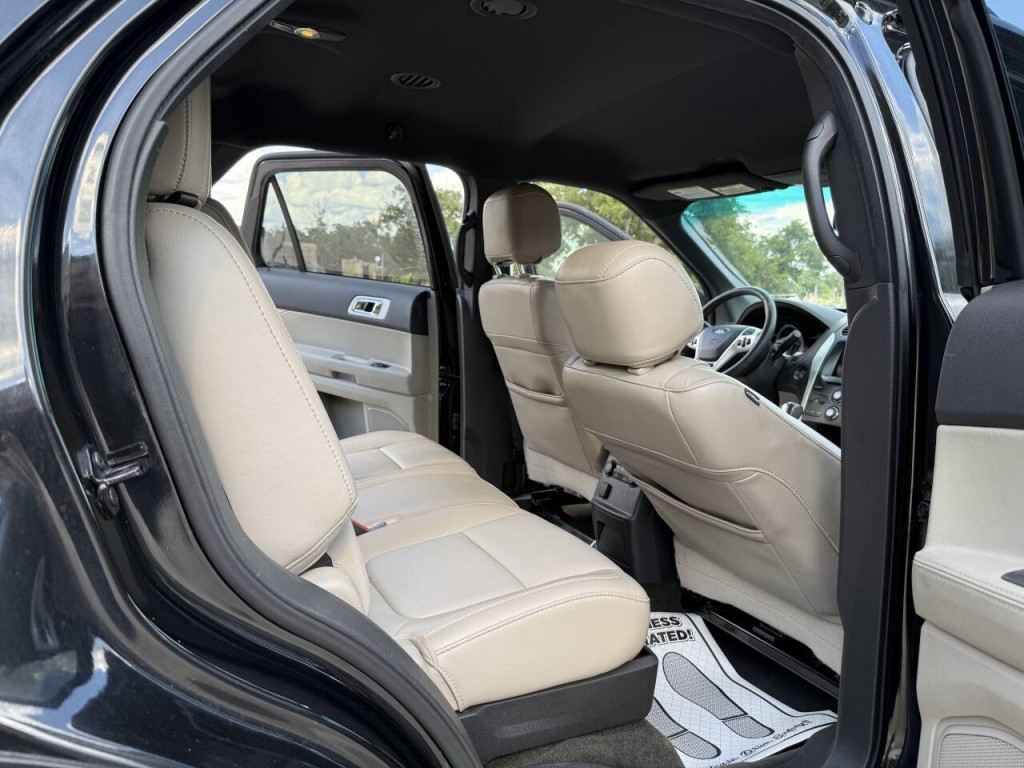 2013 Ford Explorer Image 12