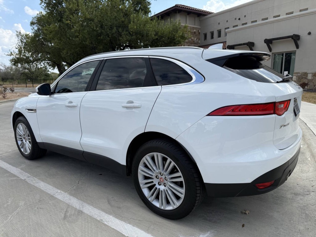 2019 Jaguar F-PACE Image 6
