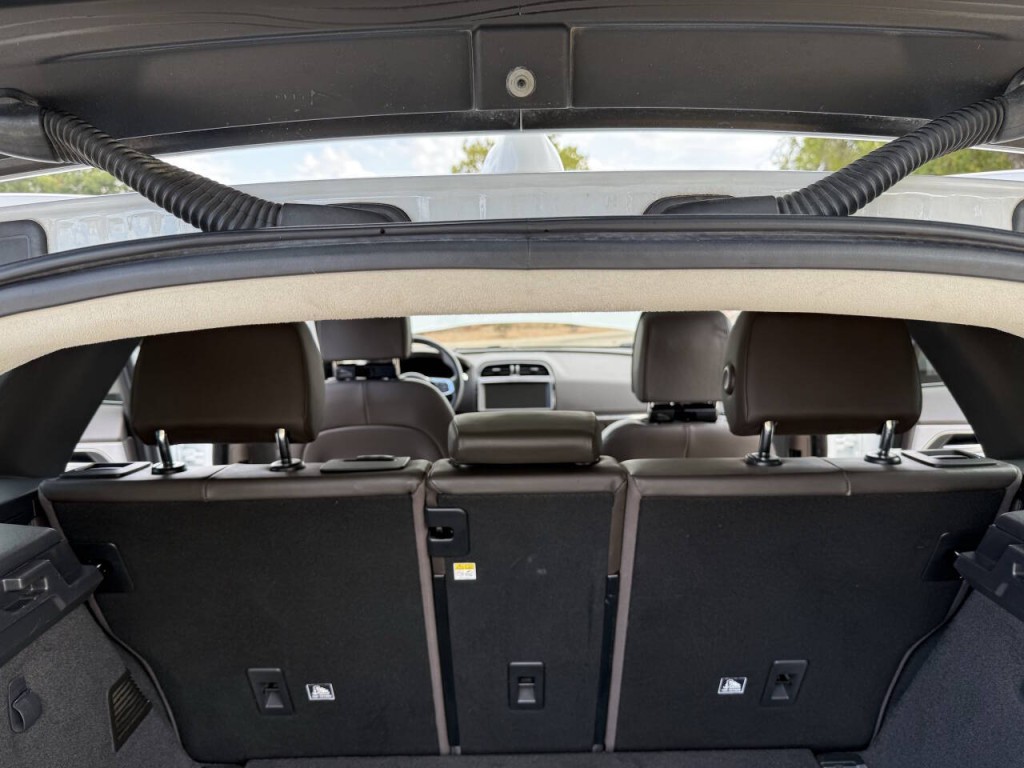 2019 Jaguar F-PACE Image 11