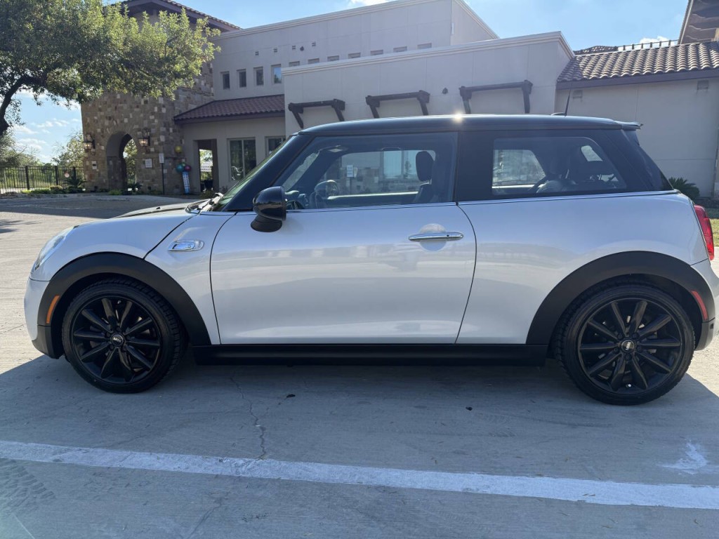 2015 MINI Cooper Image 9