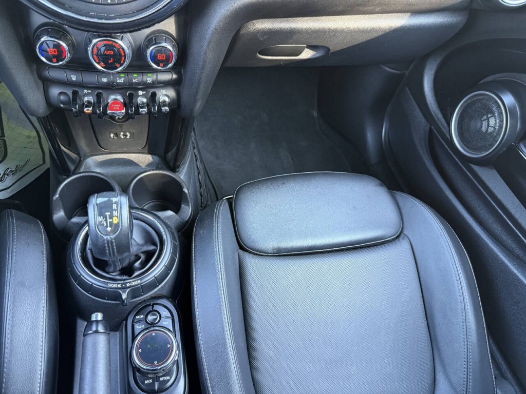 2015 MINI Cooper Image 13
