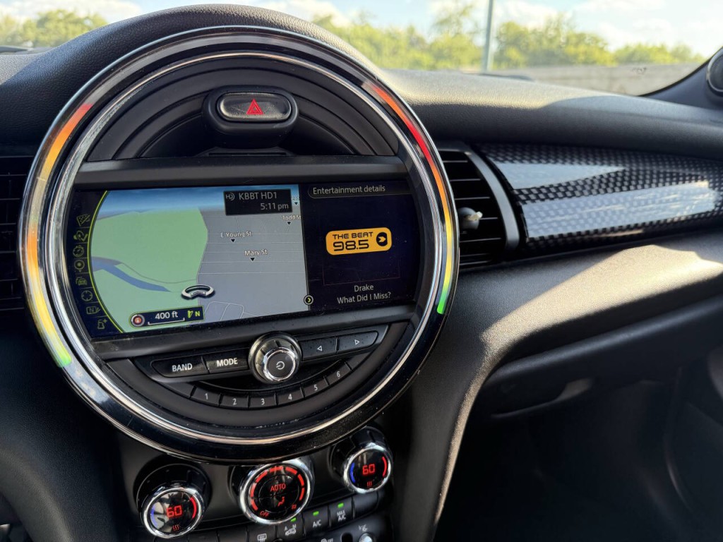 2015 MINI Cooper Image 14