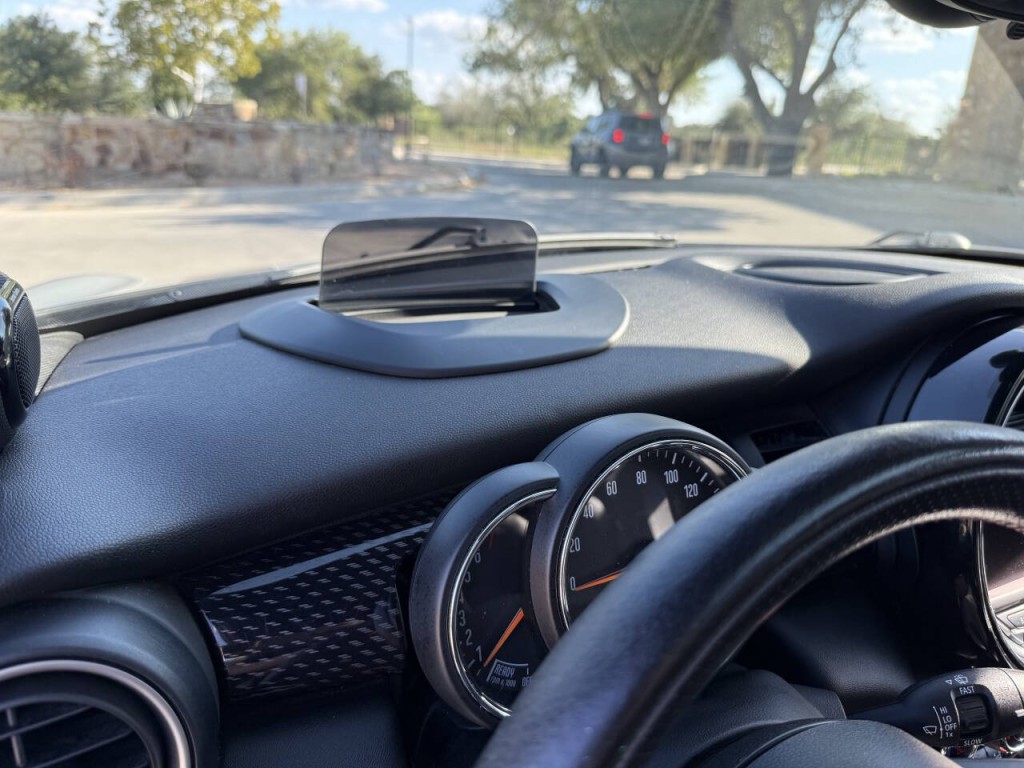 2015 MINI Cooper Image 17