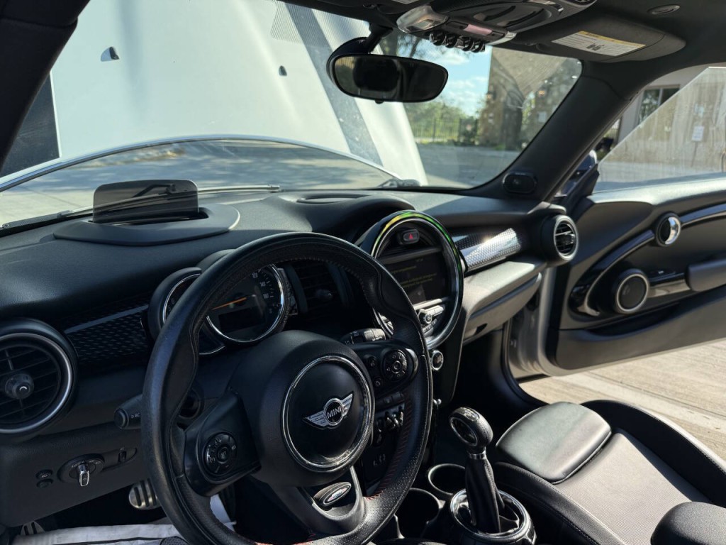 2015 MINI Cooper Image 20
