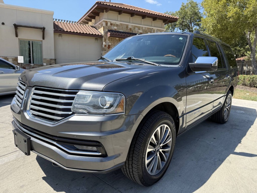 2016 Lincoln Navigator Image 3