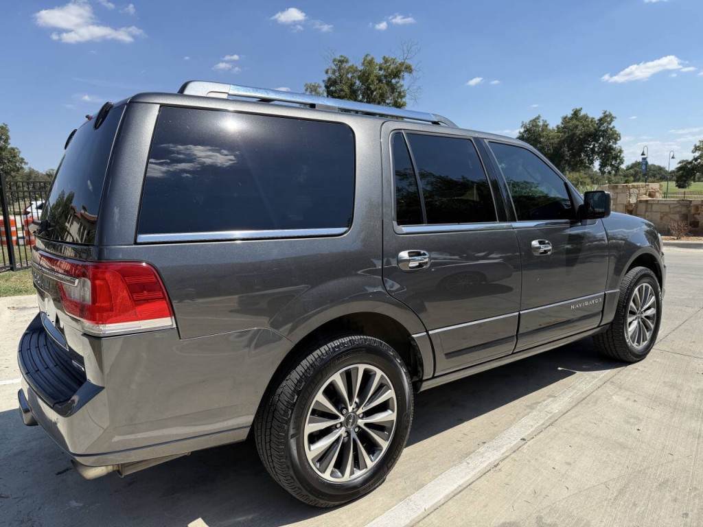 2016 Lincoln Navigator Image 5