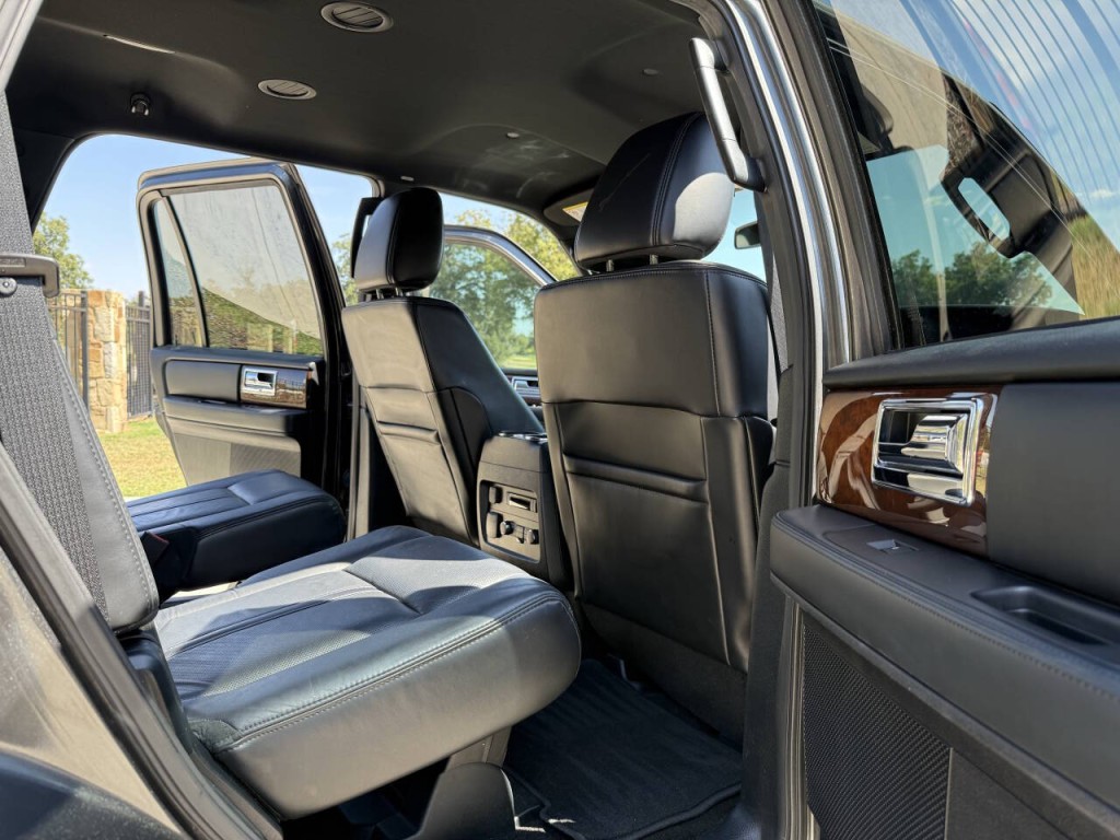 2016 Lincoln Navigator Image 10