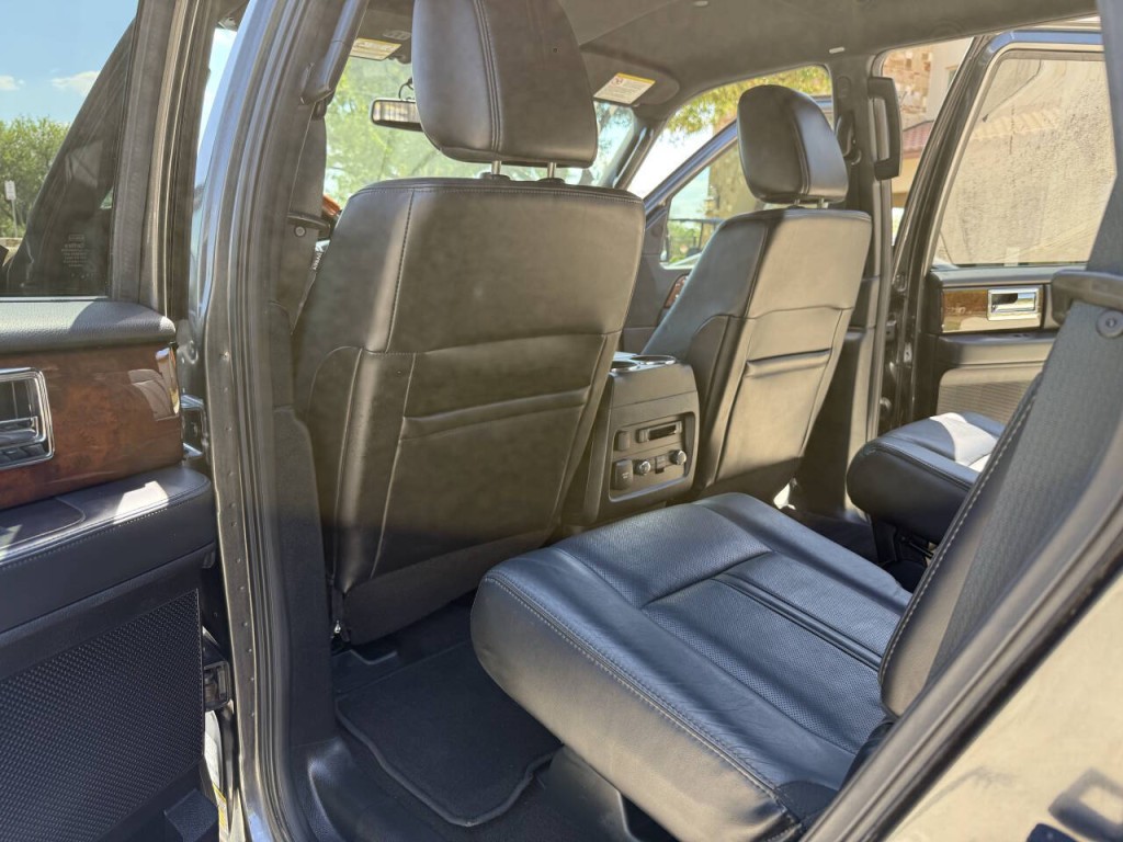 2016 Lincoln Navigator Image 12
