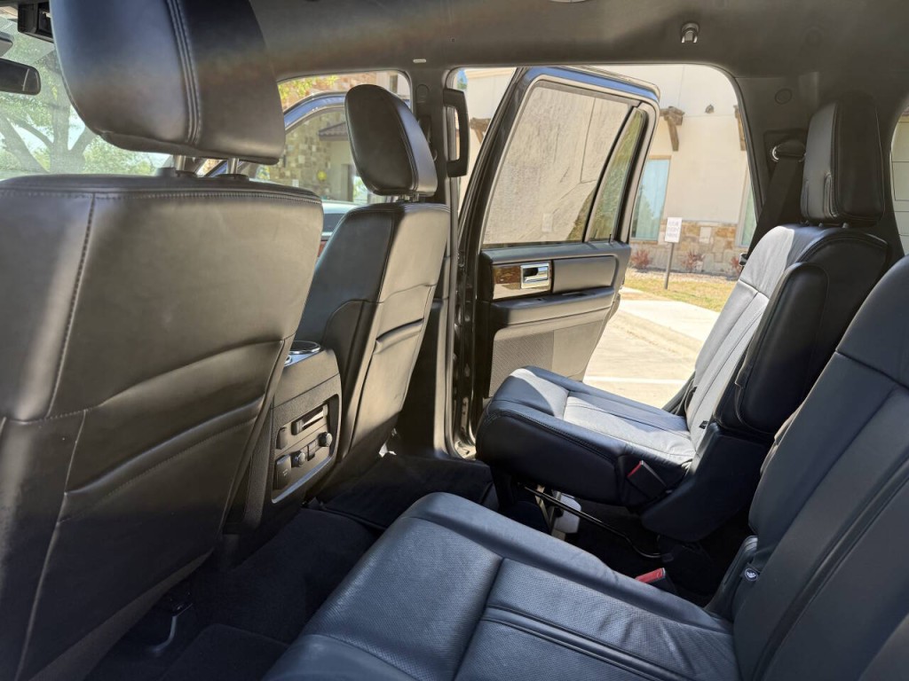 2016 Lincoln Navigator Image 13