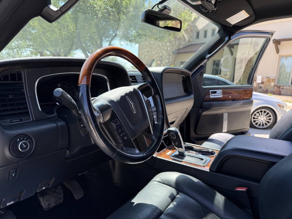 2016 Lincoln Navigator Image 15