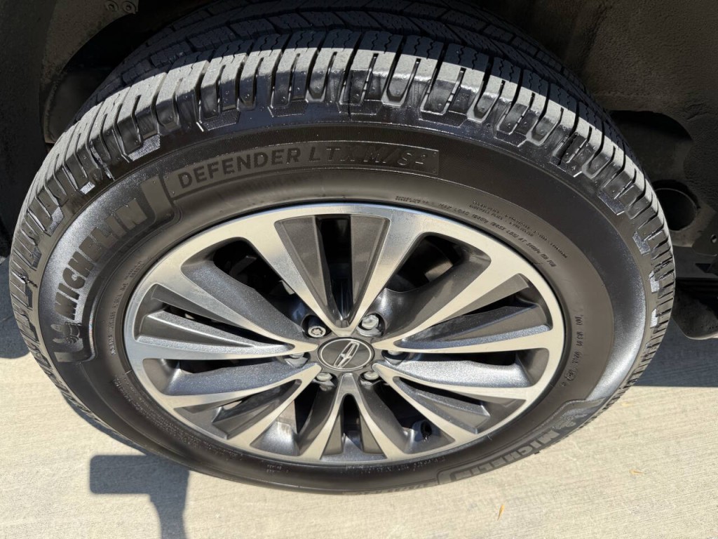 2016 Lincoln Navigator Image 16