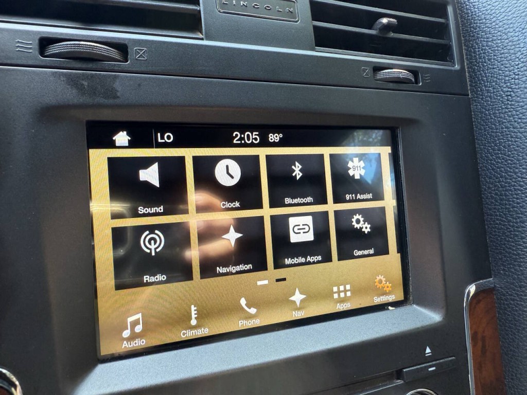 2016 Lincoln Navigator Image 22