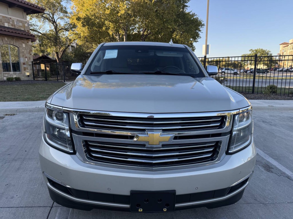 2015 Chevrolet Suburban Image 2