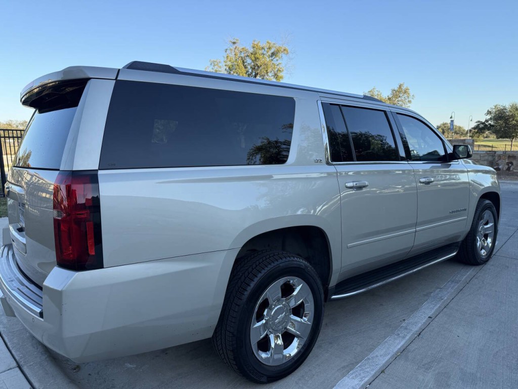 2015 Chevrolet Suburban Image 5