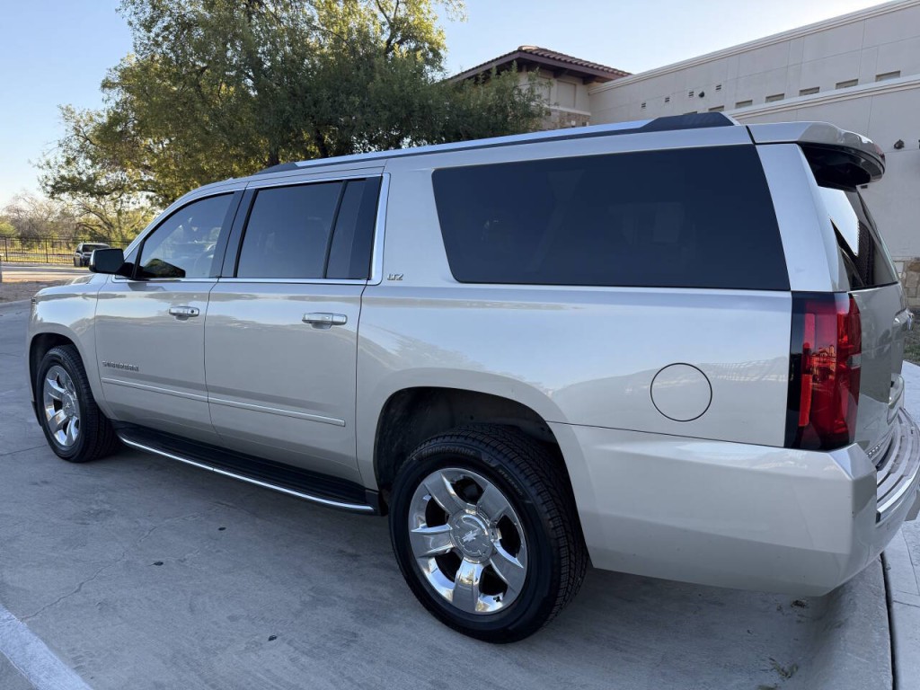 2015 Chevrolet Suburban Image 6