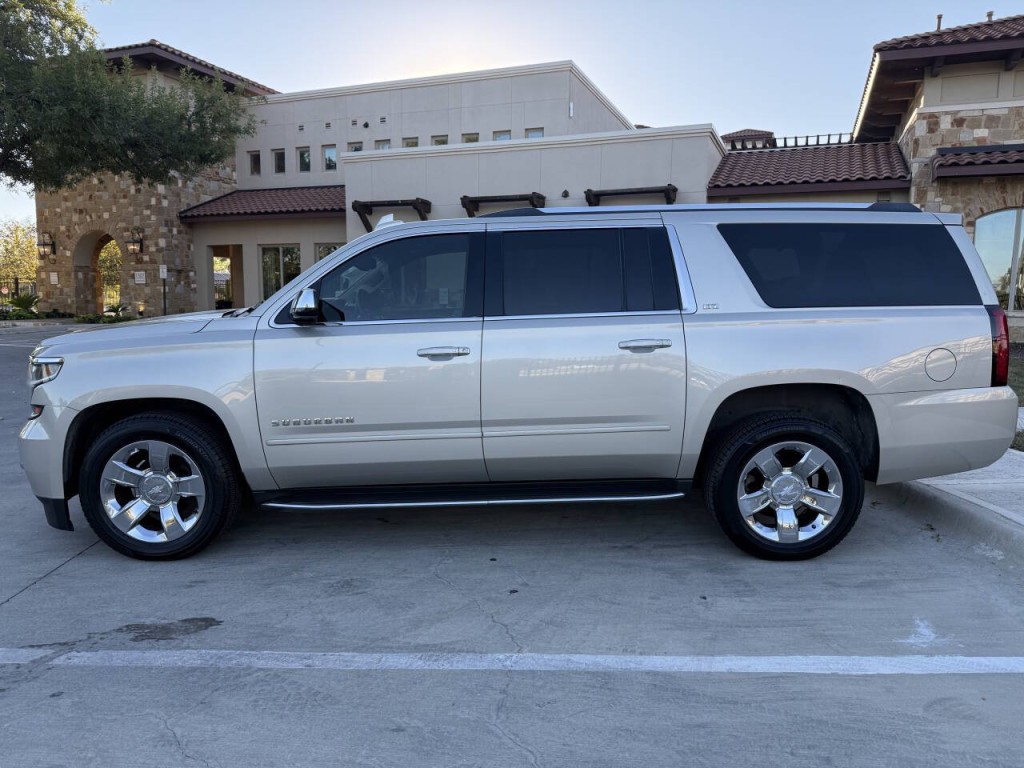2015 Chevrolet Suburban Image 7