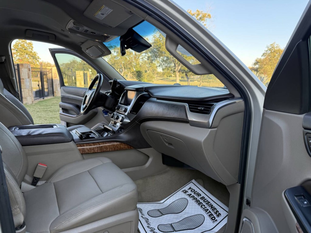 2015 Chevrolet Suburban Image 9