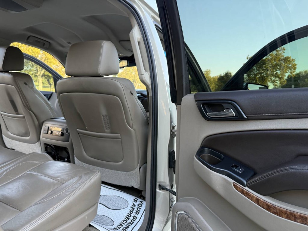 2015 Chevrolet Suburban Image 10
