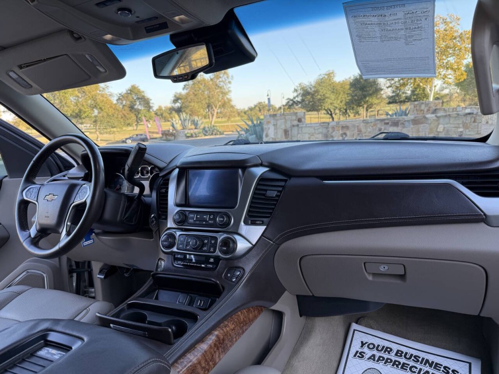 2015 Chevrolet Suburban Image 11