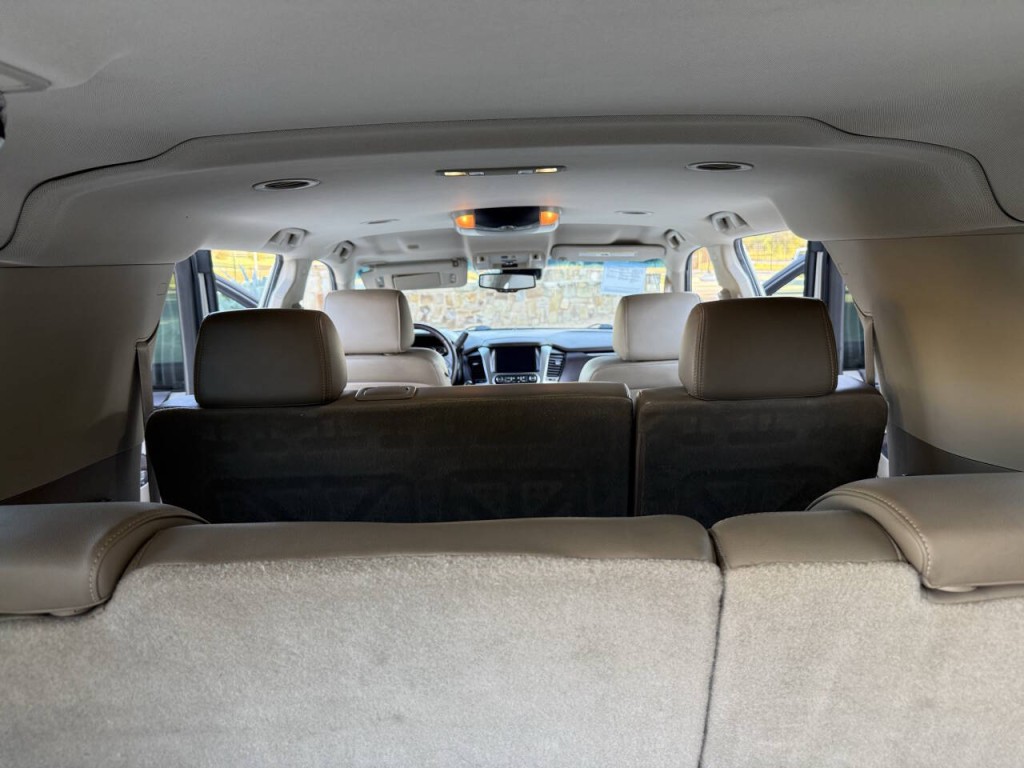 2015 Chevrolet Suburban Image 12