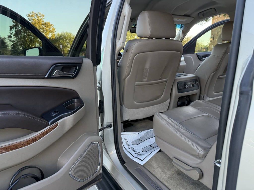 2015 Chevrolet Suburban Image 15