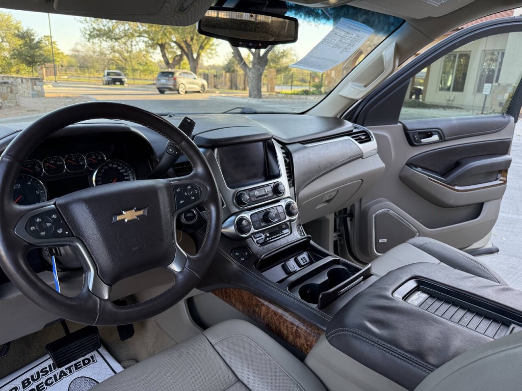 2015 Chevrolet Suburban Image 17
