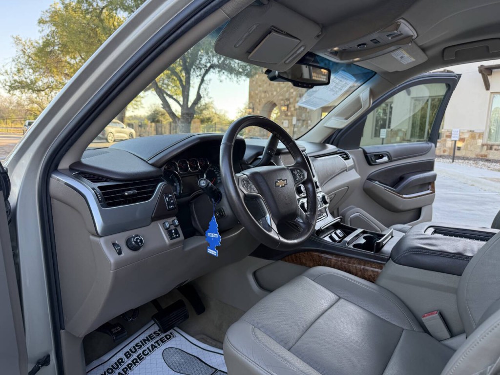 2015 Chevrolet Suburban Image 19