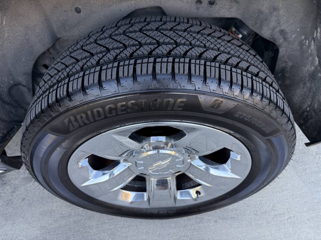 2015 Chevrolet Suburban Image 21