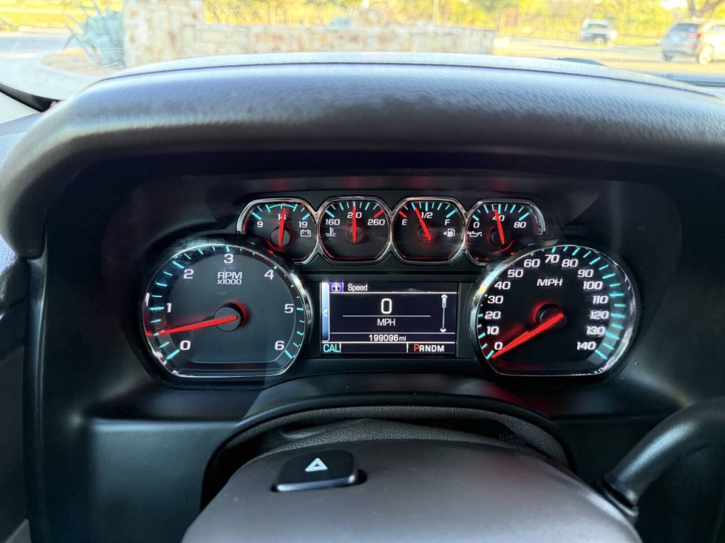 2015 Chevrolet Suburban Image 26