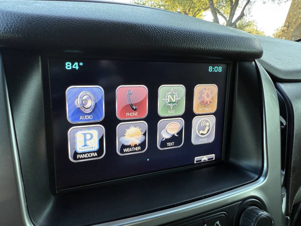 2015 Chevrolet Suburban Image 27