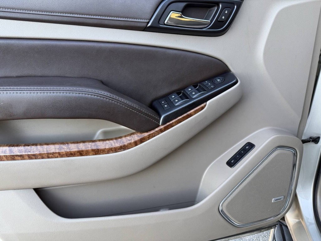 2015 Chevrolet Suburban Image 30