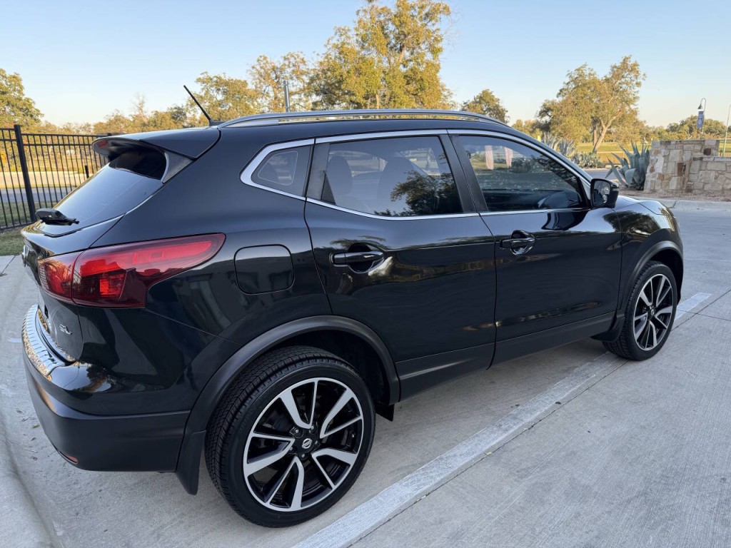 2017 Nissan Rogue Image 4