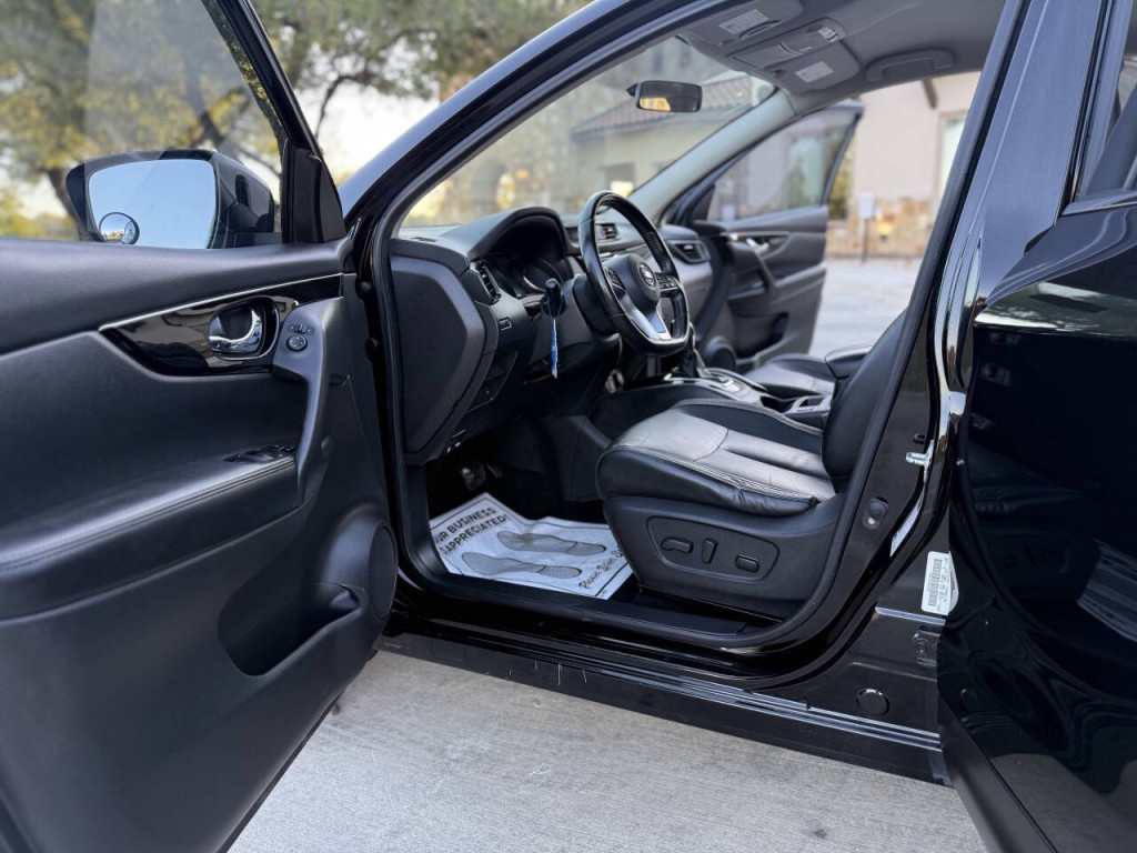 2017 Nissan Rogue Image 8