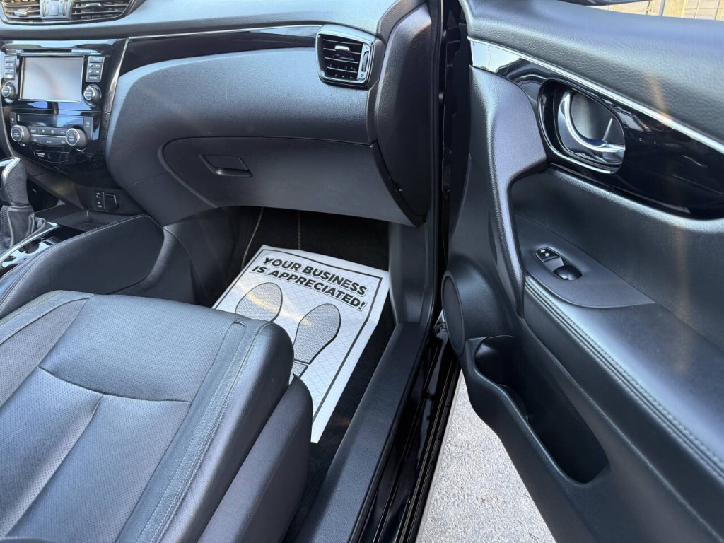 2017 Nissan Rogue Image 11