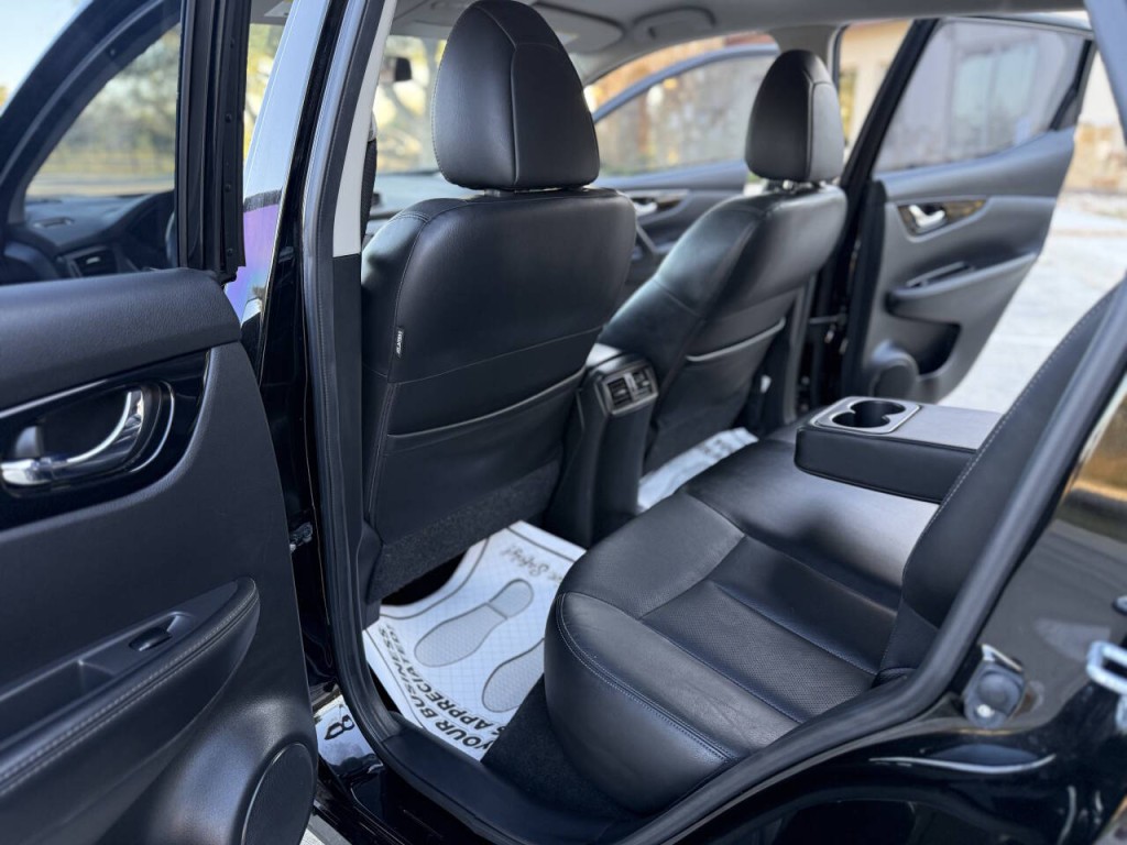 2017 Nissan Rogue Image 12