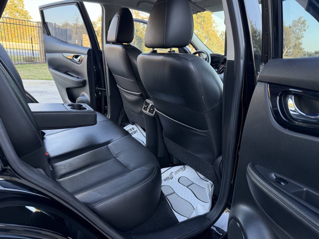 2017 Nissan Rogue Image 16