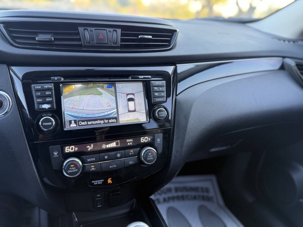 2017 Nissan Rogue Image 17