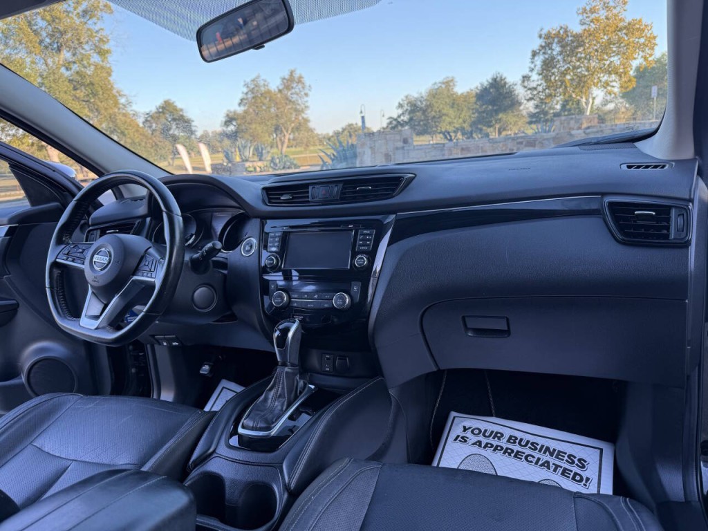 2017 Nissan Rogue Image 19