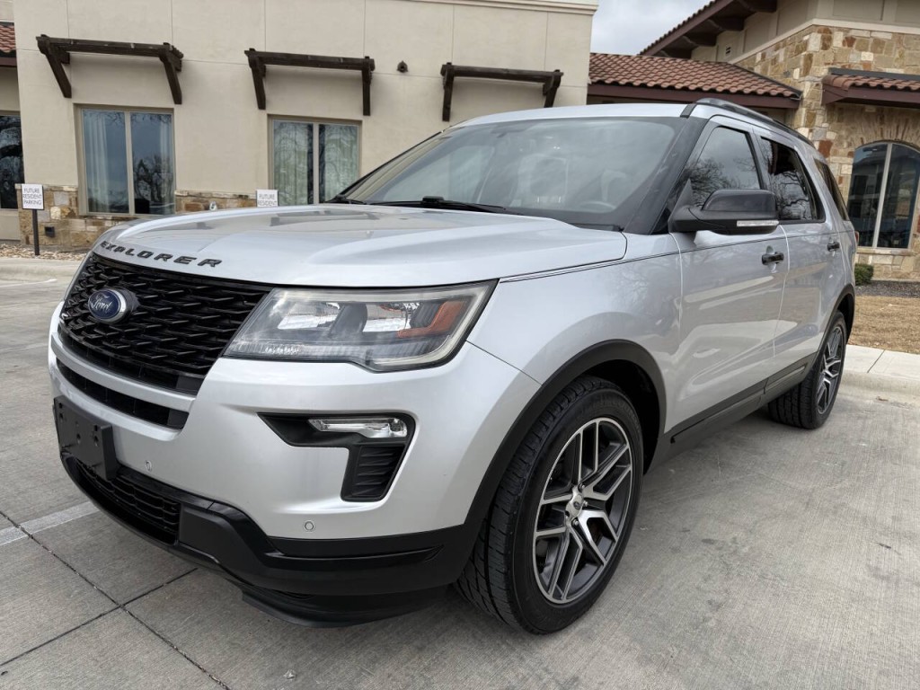2019 Ford Explorer Image 1